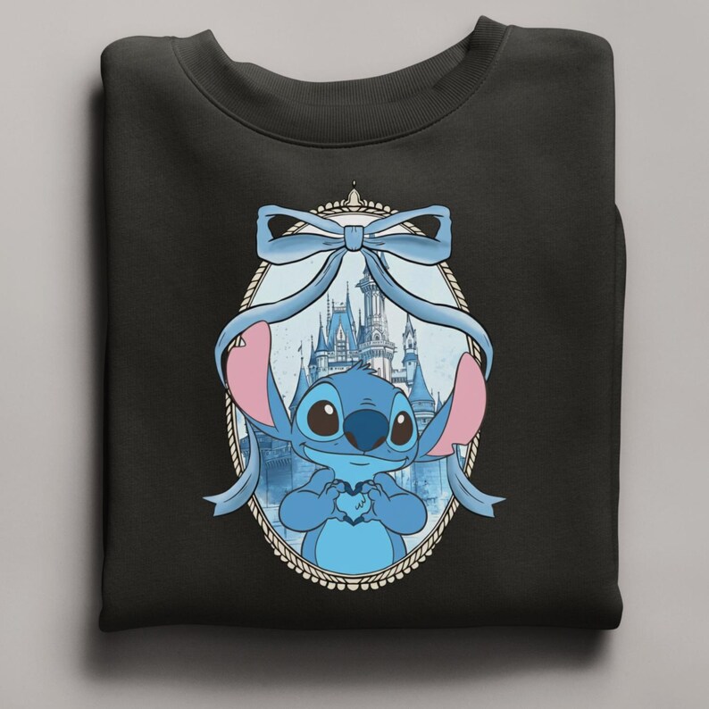 K&ouml;nnte beinhalten: Ein Satz von drei Keramik-Nistt&ouml;pfen in Blau-, Gr&uuml;n- und Wei&szlig;t&ouml;nen. Die Schalen haben eine gesprenkelte Glasur und ein schlichtes, modernes Design. Die gr&ouml;&szlig;te Sch&uuml;ssel hat einen Durchmesser von etwa 18 cm.