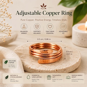 Può includere: Un anello in rame regolabile con texture martellata, che misura 2,2 cm di diametro e 0,8 cm di larghezza. L'anello è realizzato in rame puro al 100% senza placcatura o rivestimento, caratterizzato da un design a più avvolgimenti.