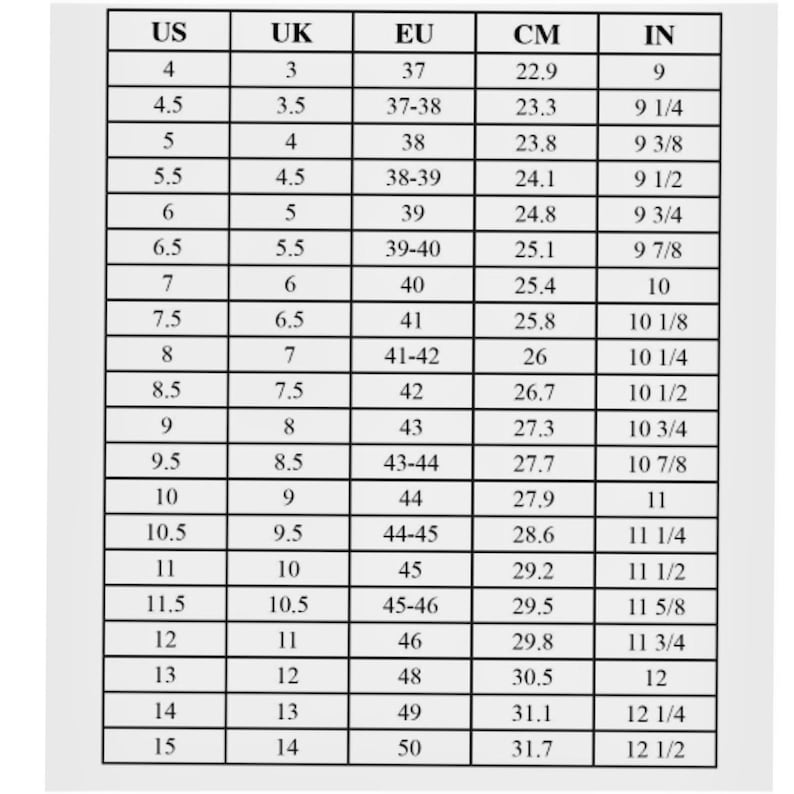 K&ouml;nnte beinhalten: Eine schwarz-wei&szlig;e Schuhgr&ouml;&szlig;en-Umrechnungstabelle mit Spalten f&uuml;r US-, UK-, EU-, CM- und IN-Ma&szlig;e. Die Tabelle listet numerische Werte von US-Gr&ouml;&szlig;e 4 bis 15 auf und bietet entsprechende internationale Gr&ouml;&szlig;en&auml;quivalente sowie L&auml;ngenangaben.