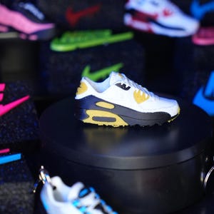 Air Max 90 Schlüsselanhänger + Tropfbox - Stabiler Trainer Anhänger Gelb Bild 4