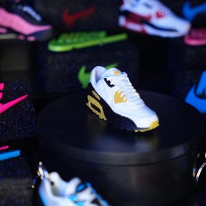 Air Max 90 Schlüsselanhänger + Tropfbox - Stabiler Trainer Anhänger Gelb Bild 3