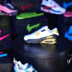 Air Max 90 Schlüsselanhänger + Tropfbox - Stabiler Trainer Anhänger Gelb Bild 2