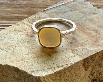 Anillo martillado de plata de ley AHM firmado – Cabujón de nácar, joyería vintage de nácar