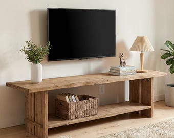 Centro de entretenimiento SFarmhouse de 71" con estante de almacenamiento y consola multimedia.