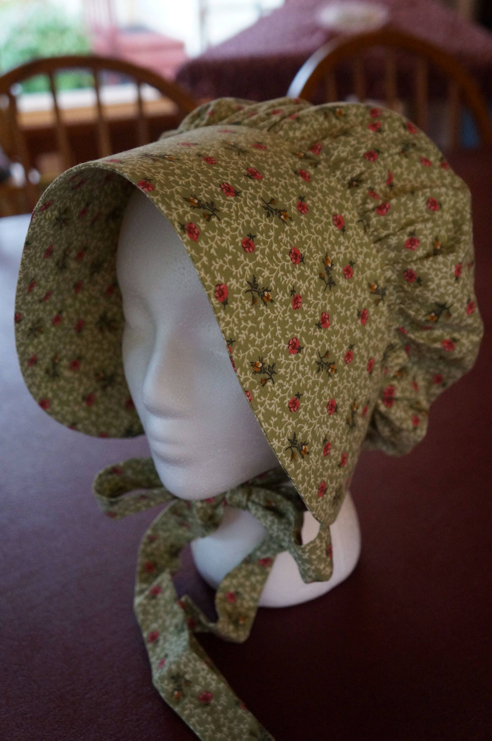 green white NEW HANDMADE CHILDS PRAIRIE PIONEER SUN BONNET ~blue