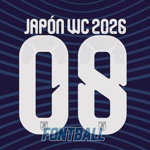 以下が含まれることがあります： 紺色のジャージデザインで、白で「JAPÓN WC 2026」の文字。大きな白い数字「08」が中央に配置され、上部に点線模様があります。「FONTBALL」の文字が下部にあり、日本の国旗のエンブレムが付いています。