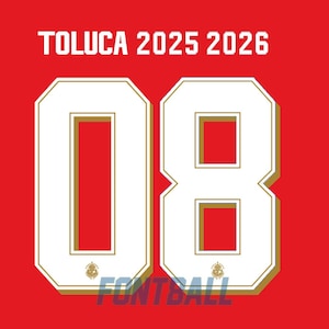 Puede incluir: Una taza de cerámica blanca con un asa negra y el texto "But First, Coffee" en negro, con una fuente de estilo manuscrito. La taza está sobre una superficie blanca.