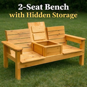 Könnte beinhalten: Zweisitzige Holzbank mit verstecktem Stauraum. Die Bank ist aus hellfarbenem Holz gefertigt und verfügt über ein eingebautes Staufach in der Mitte. Die Bank hat Armlehnen und steht auf einem Rasen. Der Text "2-Seat Bench with Hidden Storage" steht oben.