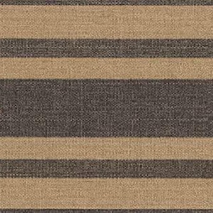 Op de afbeelding: Een herhalend patroon van horizontale strepen in beige en donkergrijs. Twee vis silhouetten zijn zichtbaar in de donkergrijze strepen. De afbeelding heeft een getextureerde, geweven uitstraling, wat wijst op een stof- of papiermateriaal.