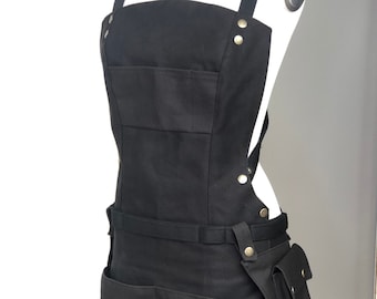 Canvas Bionic Apron with Cargo Pockets Woman at Work