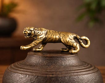 Antik kopparstaty av tigerkungen - Vintage mässingsdjursprydnad i berg - Kraftfull tigerfigur för skrivbord och heminredning - Ledarskapsgåva