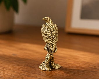 2 st mässingsörnornament - handsnidade minidjursfigurer - guldörnstatyer för heminredning - traditionell samlargåva för tebord