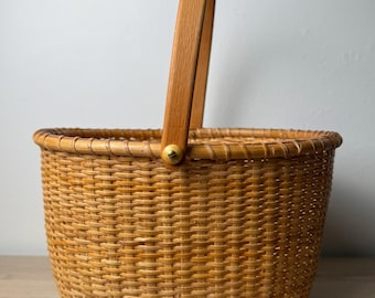 Vintage Nantucket Style Wicker Basket with Swing Handle (B)
