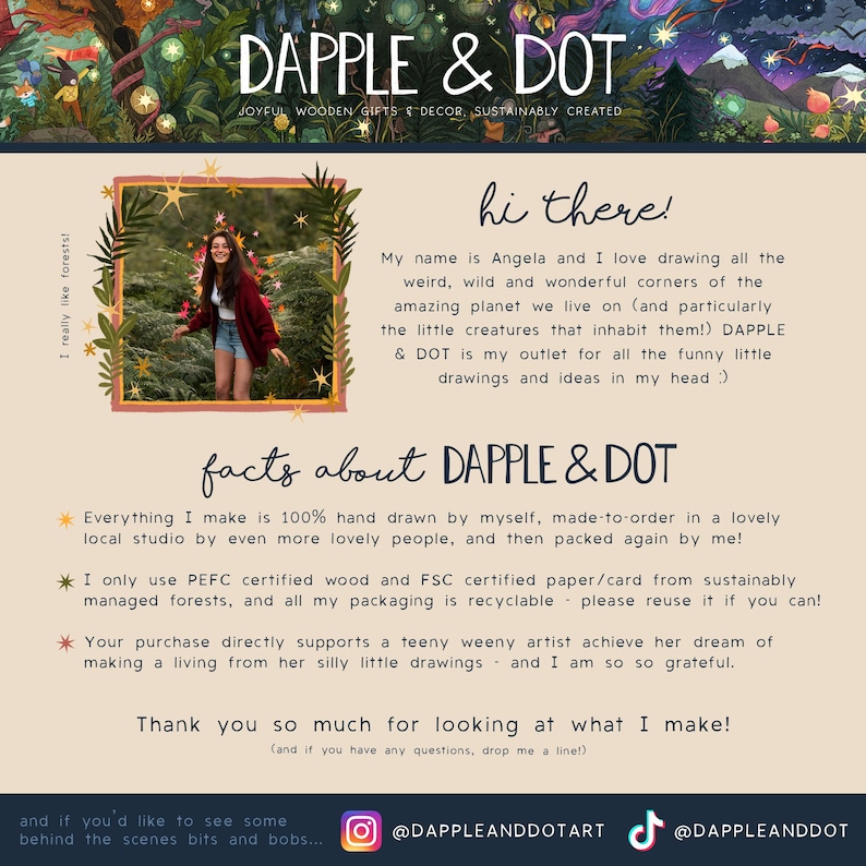 Op de afbeelding: Afbeelding met het DAPPLE & DOT-logo, met de tekst "JOYFUL WOODEN GIFTS & DECOR, SUSTAINABLY CREATED." De afbeelding bevat een foto van een vrouw en tekst over de waarden en producten van het merk.