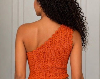 Top arancione monospalla all'uncinetto, canotta asimmetrica lavorata a maglia, outfit boho estivo per festival (modello PDF)