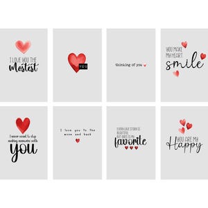 Può includere: Otto biglietti d'auguri romantici con illustrazioni di cuori ad acquerello e messaggi scritti a mano. Frasi come "I love you the mostest" e "You make my heart smile". Sfondo grigio chiaro.
