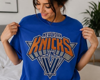 New York Knicks Graphic T-Shirt, Retro 90s Basketball Tee, Distressed Sports Shirt, Royal Blue Unisex Streetwear,Gift for Knick Fans
