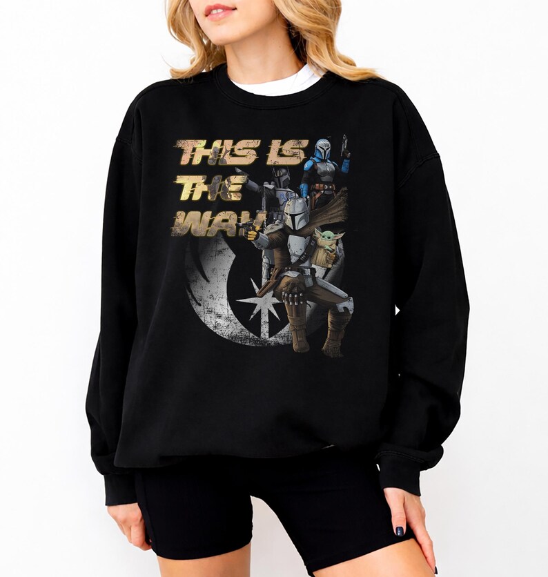 Camiseta retro de Star Wars, camiseta de Star Wars Mandalorian, camiseta de Star Wars This Is The Way, viaje a Galaxy's Edge, Magic Kingdom, viaje familiar a Disney imagen 5