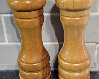 Vintage Mid Century Baribocraft Wood 6" Pepper Grinder Mill & Salt Shaker Set