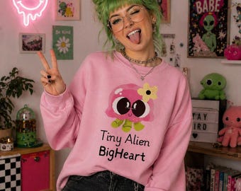 Rosa Tiny Alien Big Heart Sweatshirt – Kawaii Rundkrage Mysig Gåva