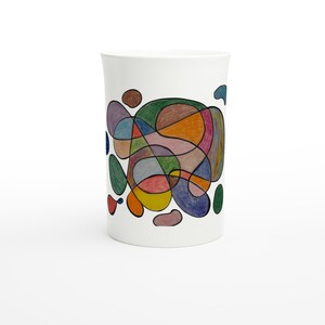 Looping Joy Mok – Ontwerp 1 | Witte, slanke porseleinen mok van 280 ml, elegant profiel voor koffie, thee en andere dagelijkse drankjes