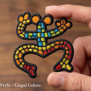 Taíno Coquí Patch – Vibrant Mosaic Style Embroidered Iron-on Accessory