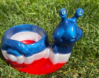 Maceta con forma de caracol de resina epoxi