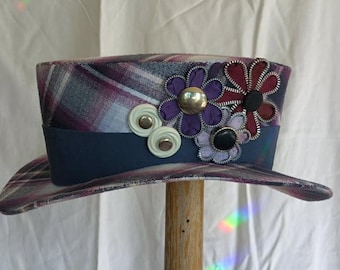 Women's Top Hat with Daisies......and it's GORGEOUS!!!