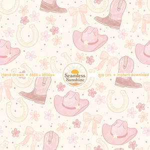 Può includere: Motivo senza cuciture con stivali da cowboy, cappelli, ferri di cavallo, fiocchi e fiori nei toni del rosa, pesca e crema. Il design disegnato a mano crea un'estetica stravagante e country.