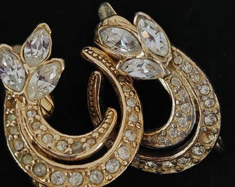 Pendientes vintage de clip con diamantes de imitación Trifari firmados / Remolino en forma de media luna en tono dorado / Marquesa y pavé / Glamour de mediados de siglo