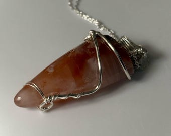 Hand-cut Tooth shaped Agate Necklace