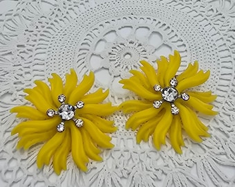 Vintage Yellow Plastic Flower Earrings Mod Flexible Rhinestone Groovy