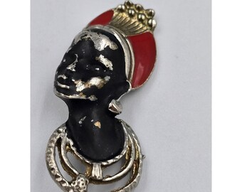 Broche antiguo de cabeza de reina nubia afroamericana con turbante rojo