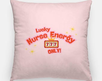 Funda de almohada Lucky Nurse Energy: Funda de cojín con diseño de ranura de 22 pulgadas