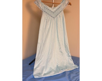Camicia da notte vintage 100% nylon, blu con bordo in pizzo, spalle scoperte, stile cottagecore.
