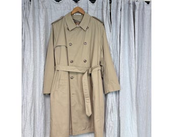 Cappotto da uomo Misty Harbor color cammello, doppiopetto con cintura e fodera in pelliccia sintetica, taglia 44 Reg.