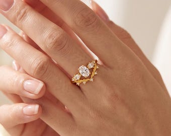 Dainty Oval Cut Multi Stone Gold Open Ring, Tiny Accent CZ Crown Detail Band, Travel Ring for Holiday, Delicate Anniversary Ring for Her