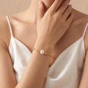 Minimalist Freshwater Pearl Bracelet, Pearl Cuff Bracelet, 14K Gold Bangle Bracelet, Adjustable Bangle, Pearl Bangle, Simple Bracelet