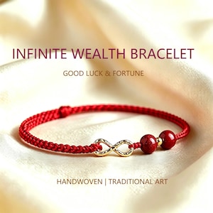Peut inclure: Un bracelet en cordon tressé rouge avec un symbole infini doré et deux perles sphériques rouges. Le texte INFINITE WEALTH BRACELET, GOOD LUCK & FORTUNE, et HANDWOVEN | TRADITIONAL ART est affiché sur l'image avec le bracelet.