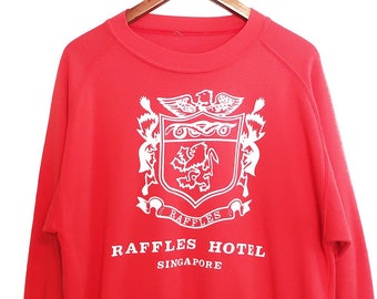 vintage sweatshirt / raglan sweatshirt / 1980s Raffles Hotel Singapore Sling tiki bar red souvenir sweatshirt Medium