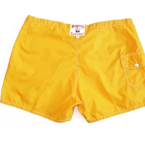 vintage boardshorts / Birdwell shorts / jaren 1970 Birdwell Beach Britches nylon gele surf trunks 38 40