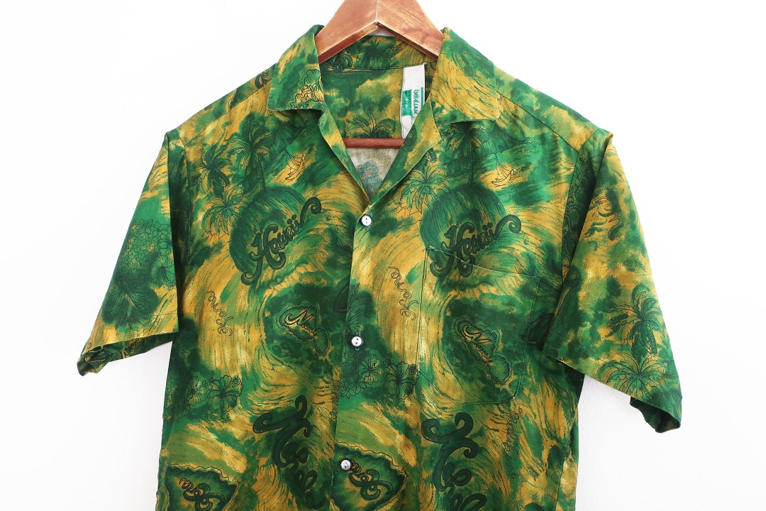 Vintage Aloha Shirt / 60s Hawaiian Shirt / 1960s Green and Yellow