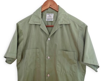 vintage button up / 60s loop collar / 1960s sage green short sleeve loop collar surfer button up Small