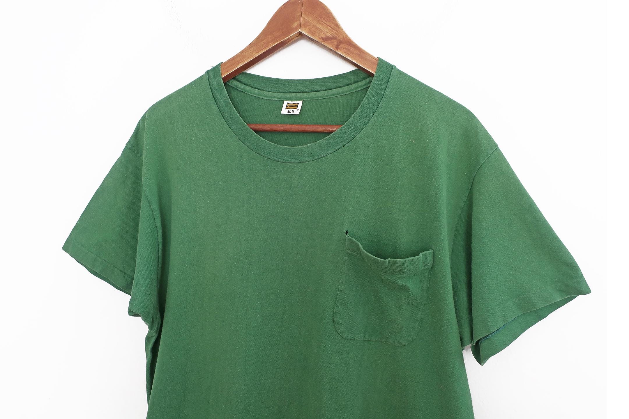 Vintage T Shirt / Pocket T Shirt / 1970s Hanes Sun Faded Green