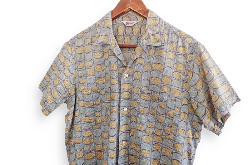 60s button up / short sleeve shirt / 1960s coin pattern tiki block print short sleeve cotton button up shirt Medium image 1