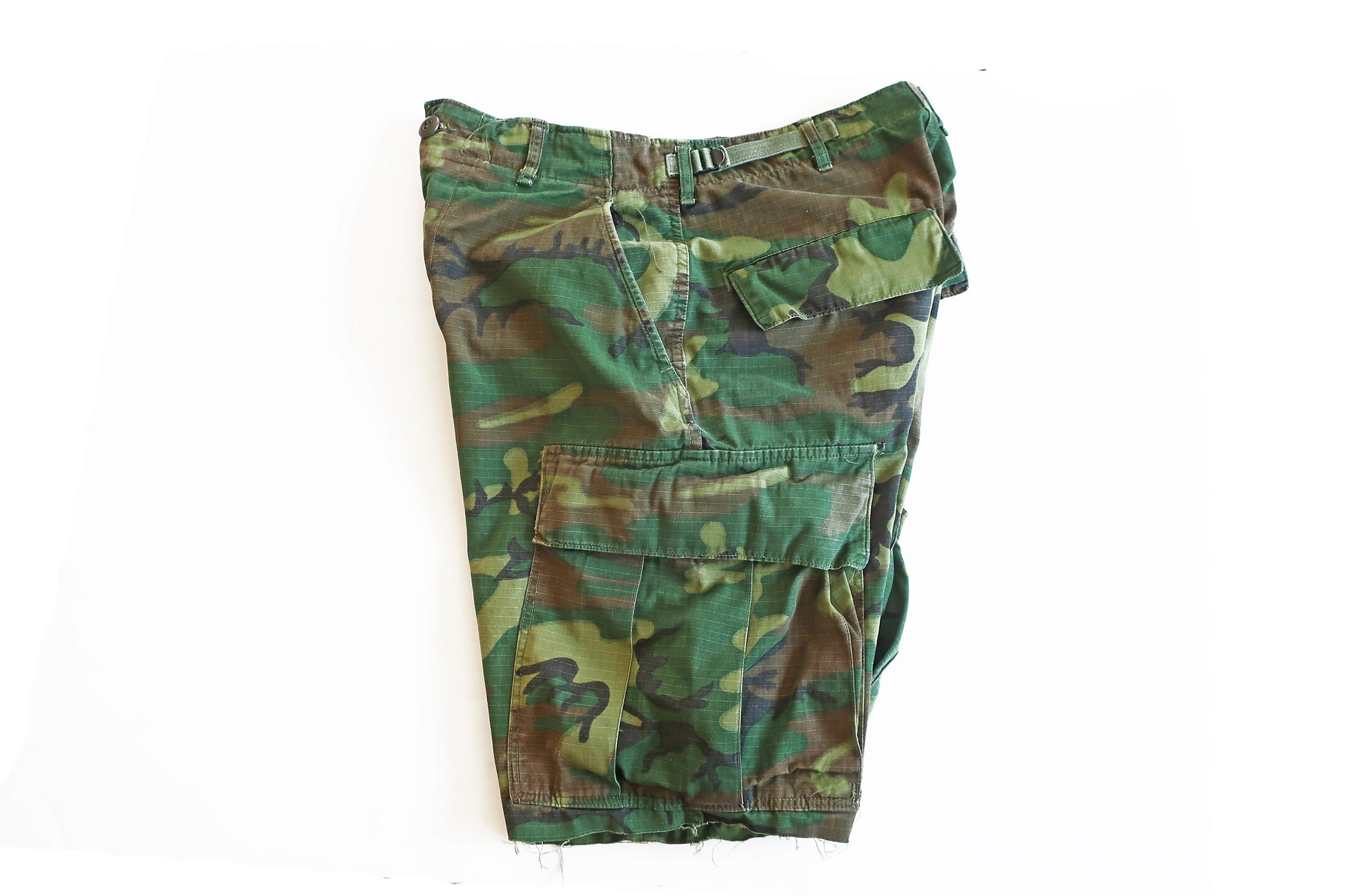Vintage Shorts / Camo Shorts / 1960s US Army Camo Cargo