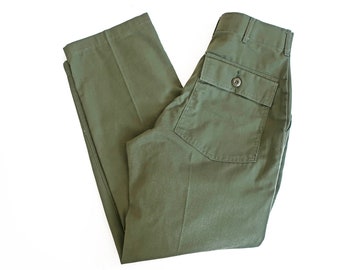 vintage army pants / OG 107 pants / 1970s US Army high waist green baker pants OG 107 trousers 27