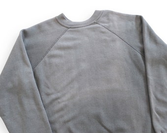 sun faded sweatshirt / 70s sweatshirt / 1970s grey sun faded raglan crew neck sweatshirt Medium