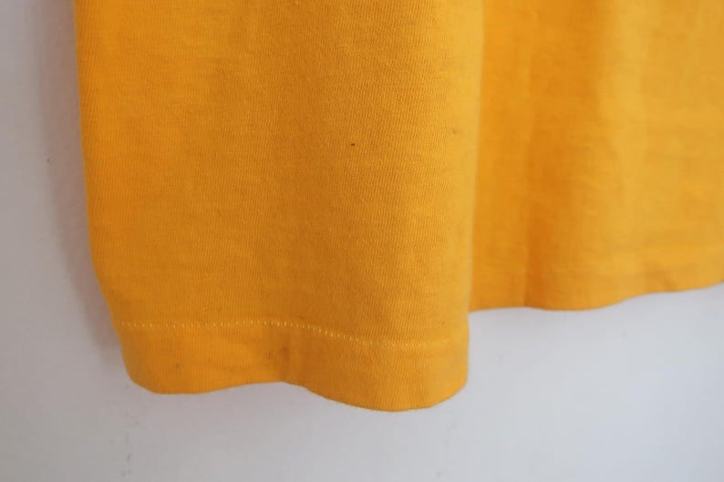 Vintage surfskjorta / 70-tals t-shirt / 1970-tals Hawaii Surfer gul bomullsaloha t-shirt XS bild 9