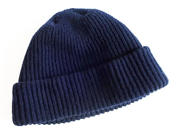 vintage beanie / navy beanie / 1960s navy blue ribbed acrylic knit cuffed beanie toque